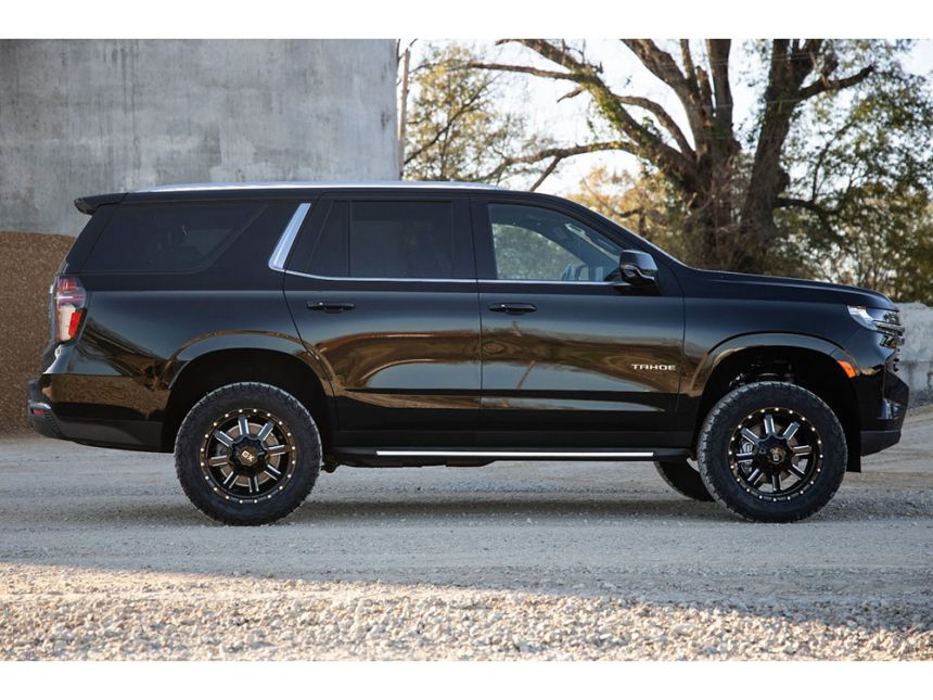 Rough Country 11400 3.5" 20212023 Chevy Tahoe 4WD Lift Kit w/Upper